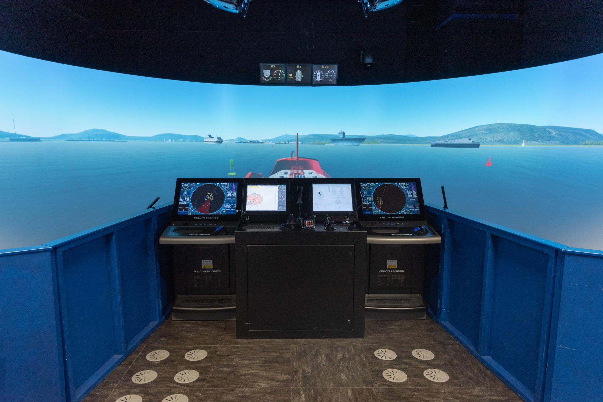 Een simulator van de brug van een containerschip